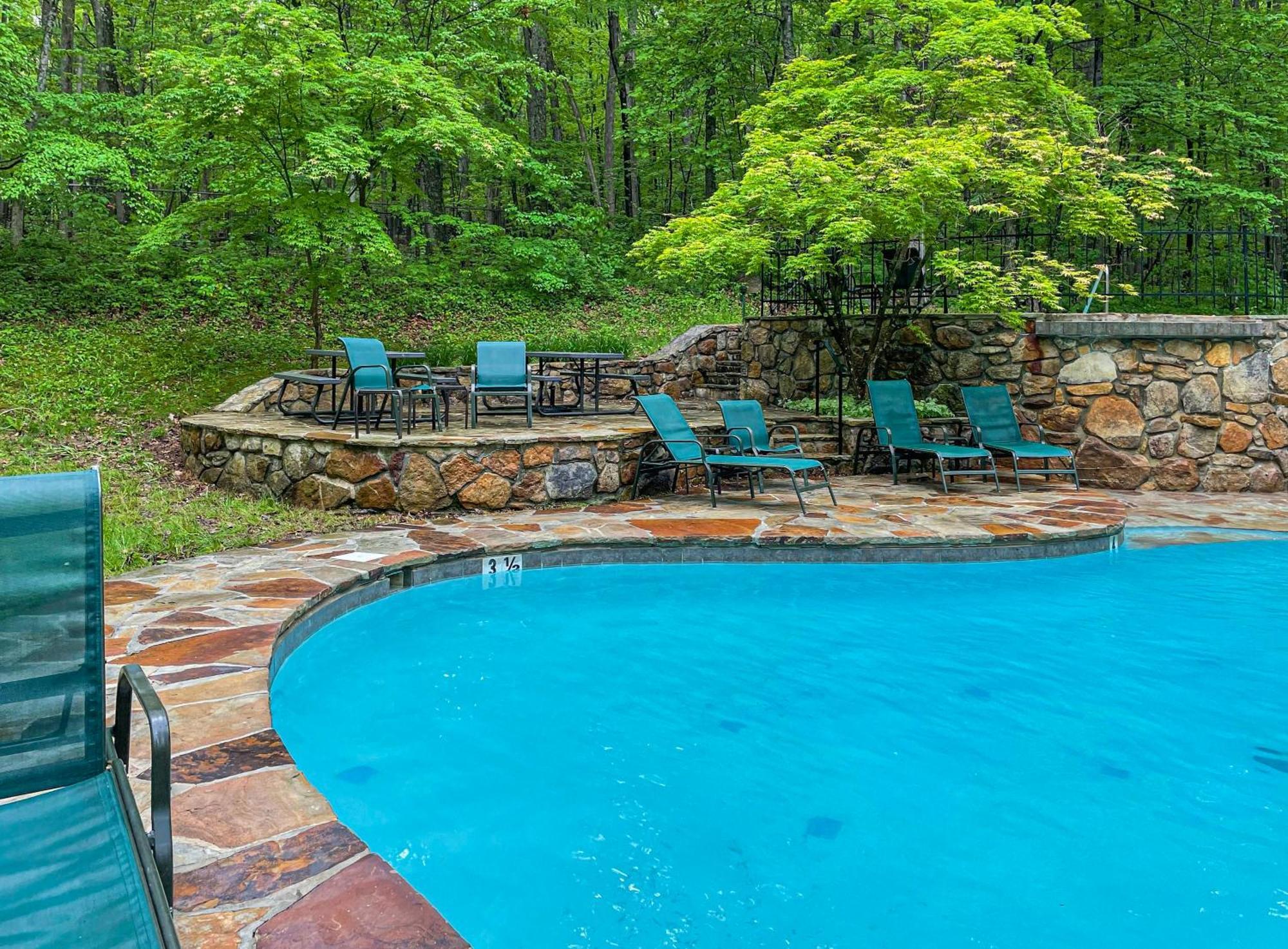 Modern Retreat W Hot Tub, Deck & Resort Amenities Berkeley Springs Exterior foto