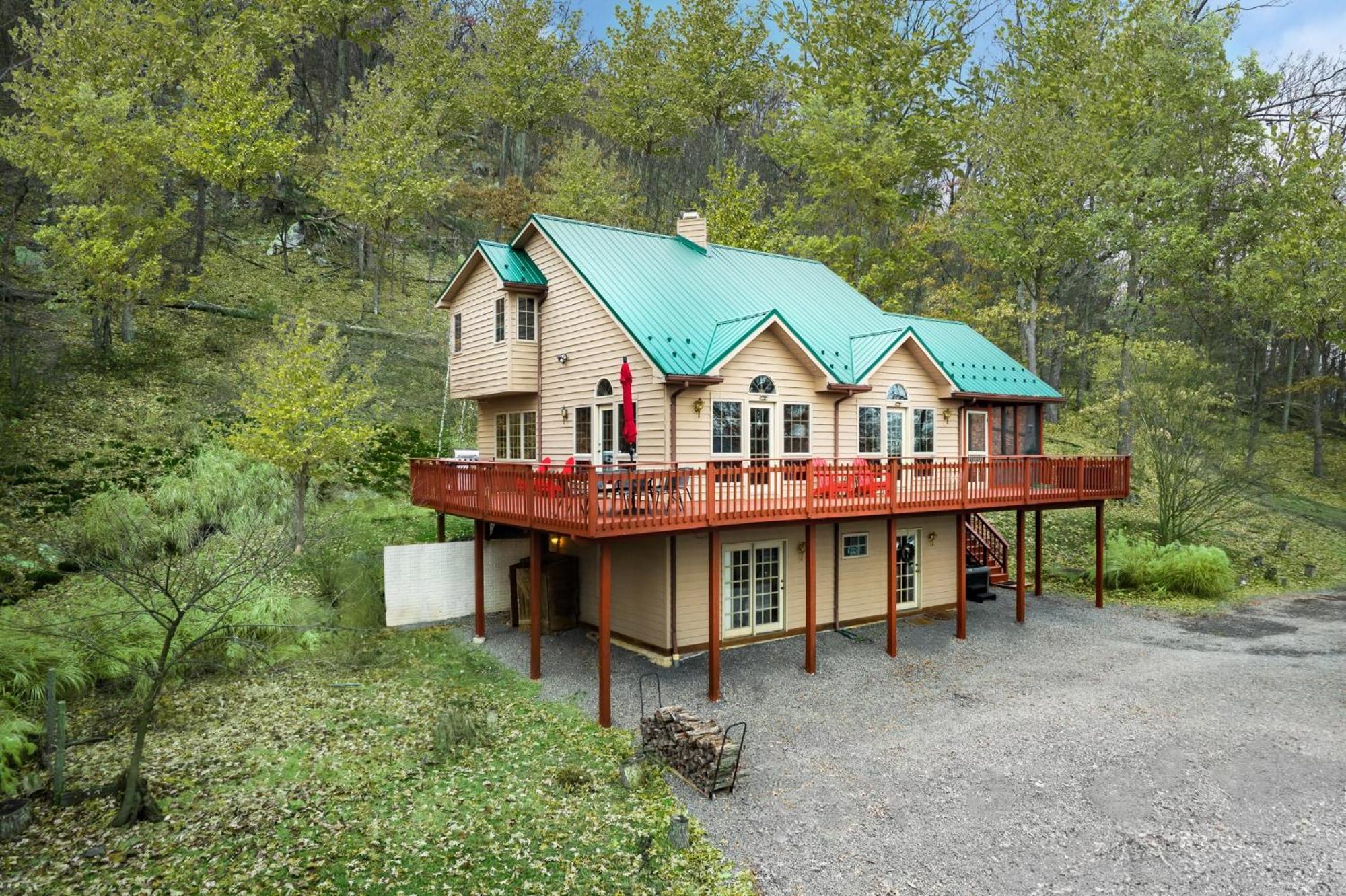 Modern Retreat W Hot Tub, Deck & Resort Amenities Berkeley Springs Exterior foto